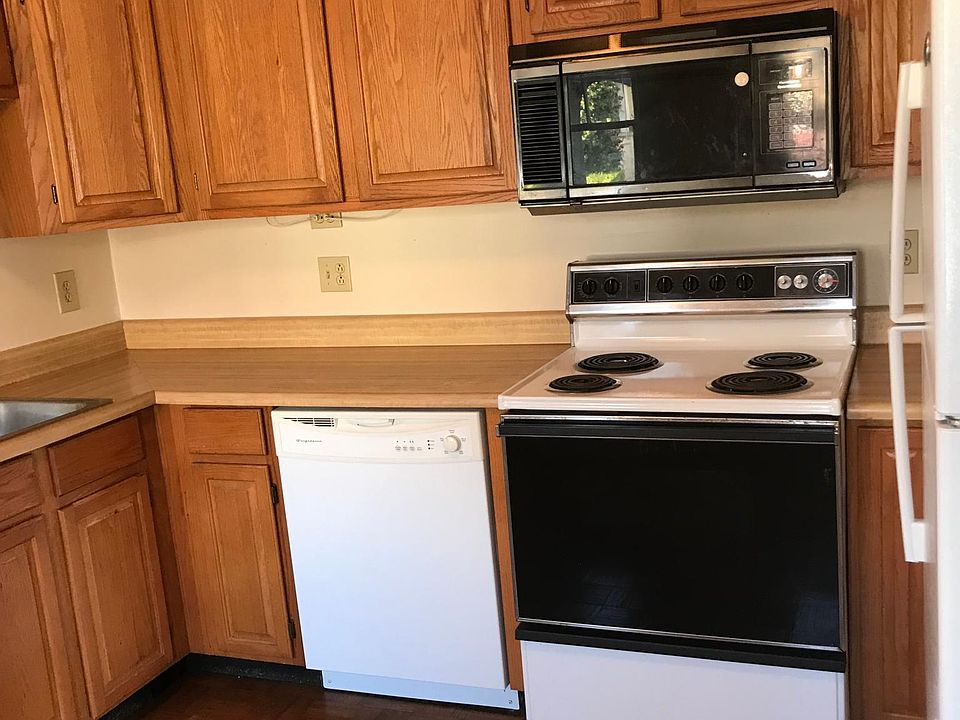 2nd image of 1327 Everett Ave