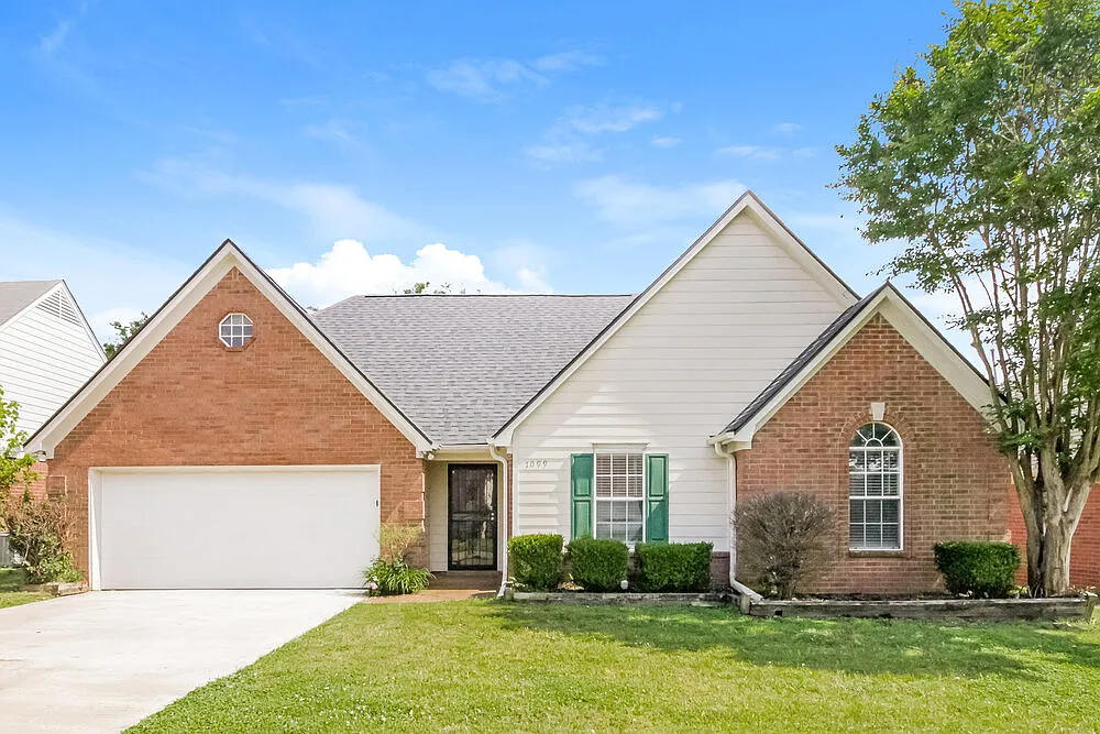 3 bed, 2.0 bath, 1348 sqft, $2,380 — Photo 1