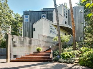 214 Sunnyridge Ln, Golden Valley, MN 55422