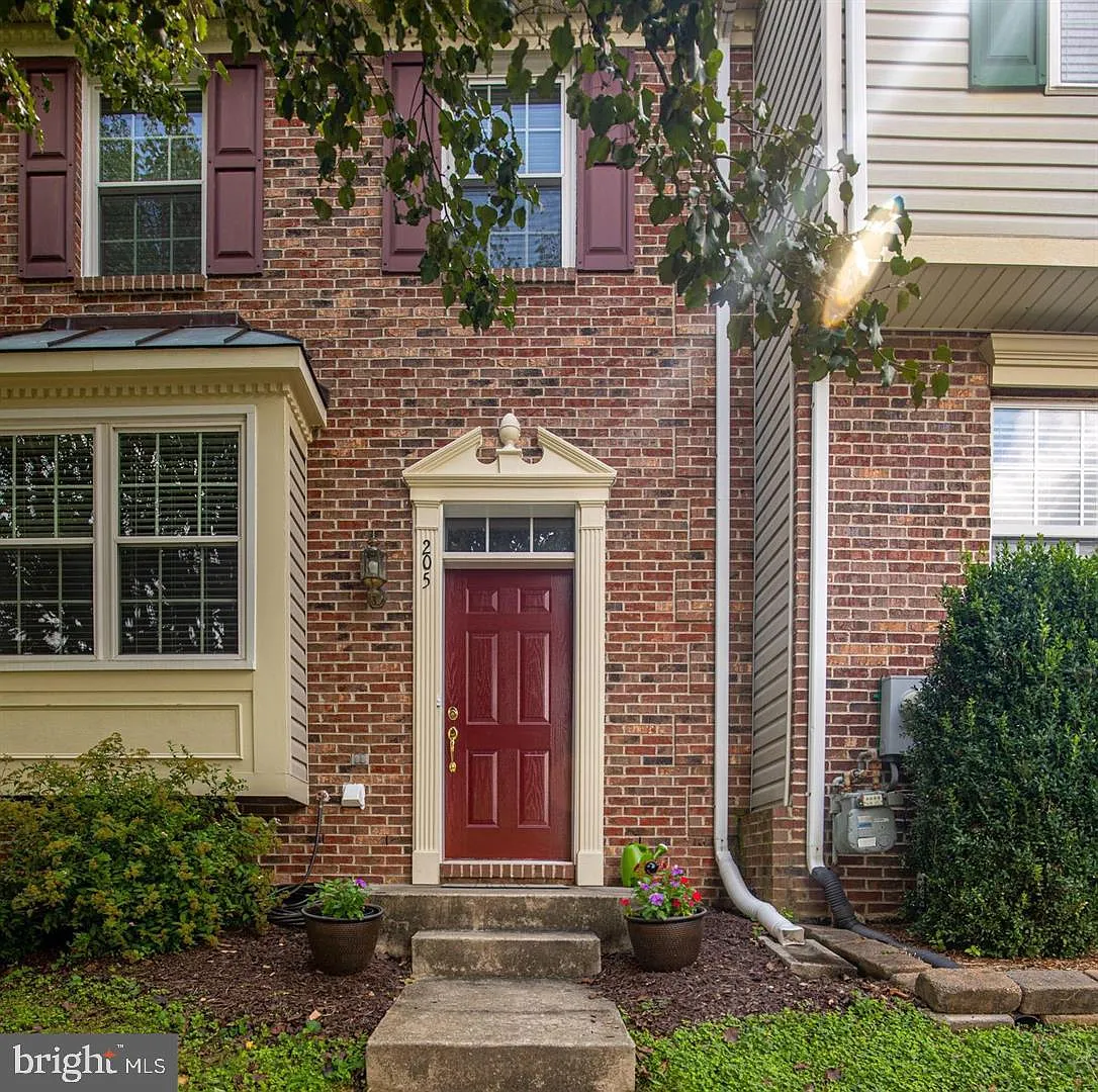 3 bed, 3.0 bath, 1881 sqft, $2,350 — Photo 2