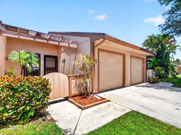 6 Farnworth Drive, Boynton Beach, FL 33426