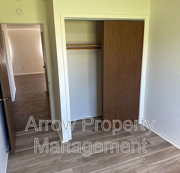 305 N East St #11 — Photo 11