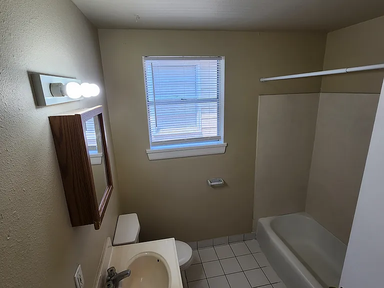 1133 Burdette St — Photo 5