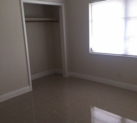 4th image of 2101 NE 51st St APT 05