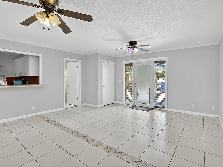 711 NE 14th St #STUDIO — Photo 13