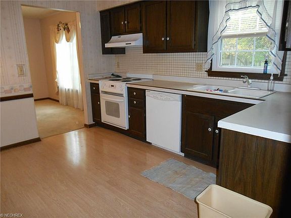 4th image of 150 Walnut Dr