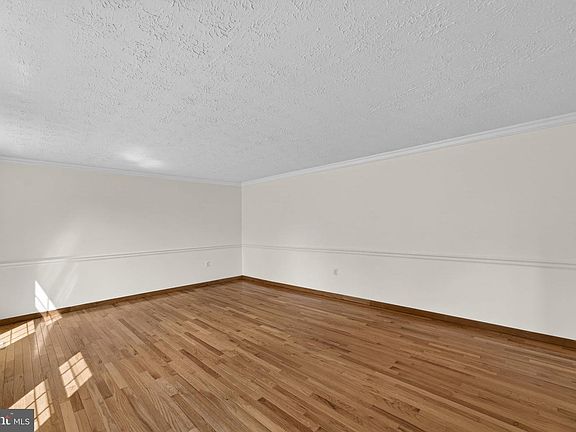 4th image of 1153 Kettle Pond Ln