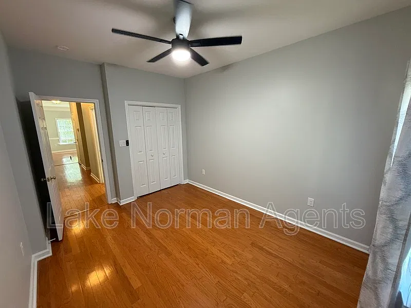 3 bed, 2.0 bath, 1819 sqft, $3,000 — Photo 4