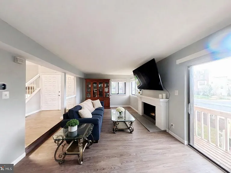 18428 Point Seneca Pl — Photo 2