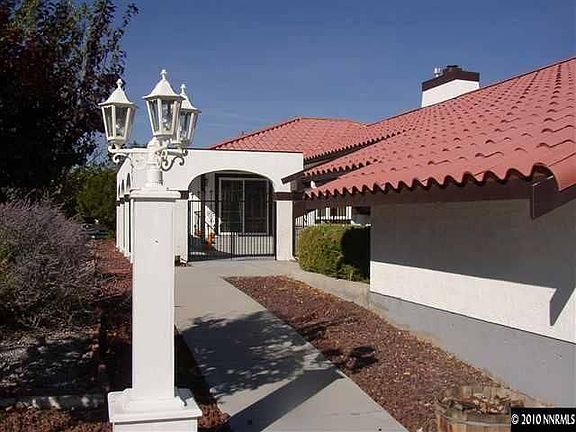 Lit Entry to Front Courtyard