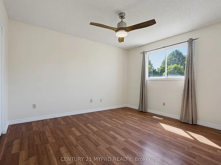 143 Ardsley Cres — Photo 16