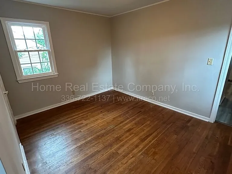 1403 Underwood Ave — Photo 3