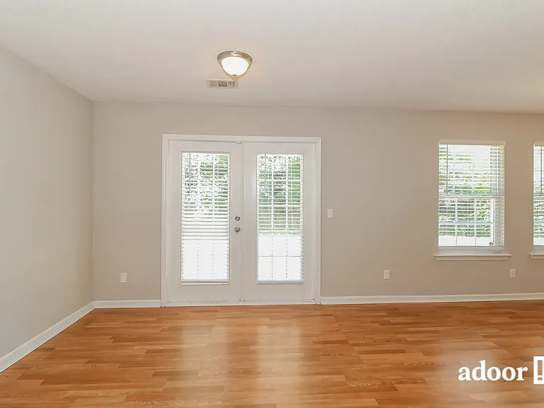 519 Grandview Cir — Photo 4
