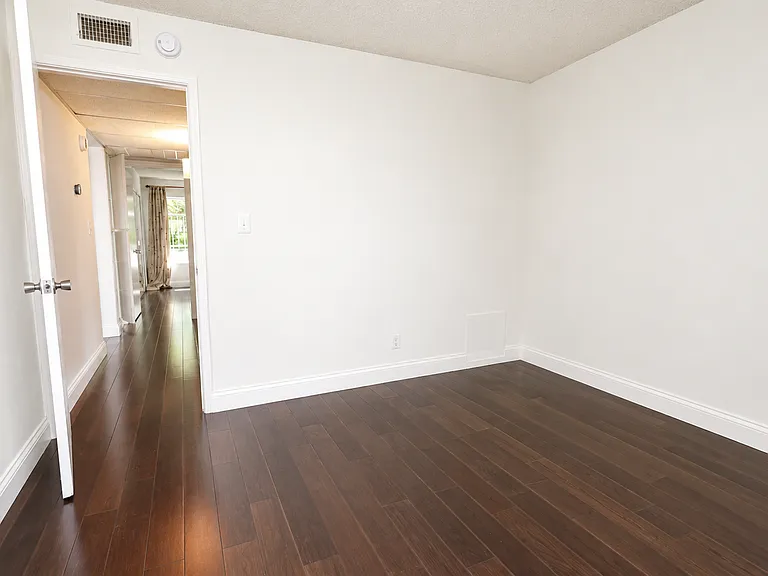 20134 Leadwell St #167 — Photo 8