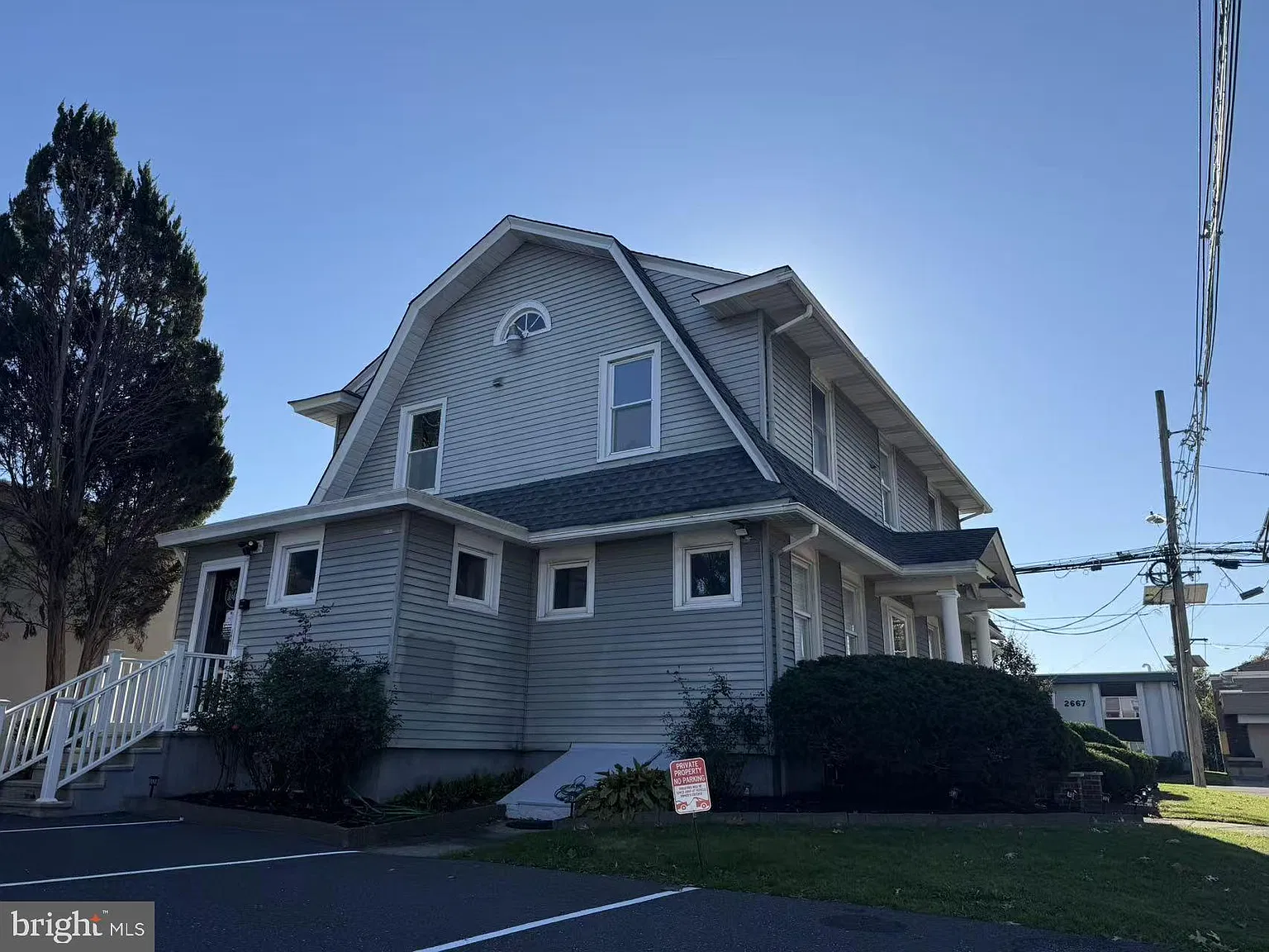 3 bed, 1.0 bath, 1100 sqft, $2,550 — Photo 3