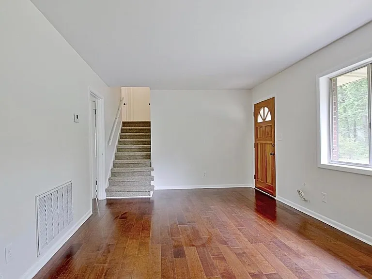 745 Anderson Dr — Photo 11