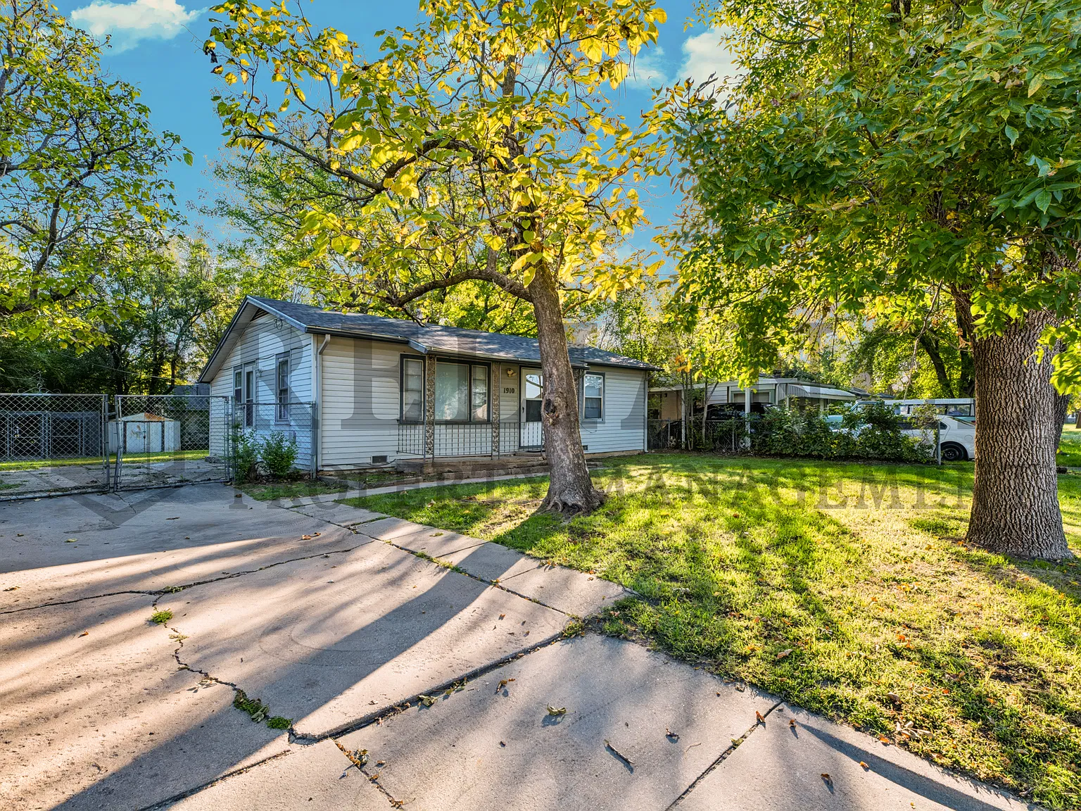 1910 South Custer Avenue - 1 — Photo 2