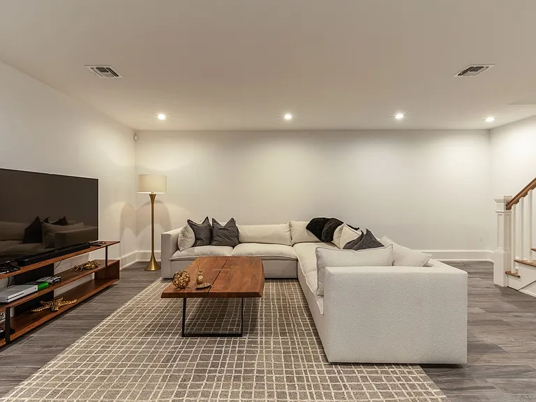 Woodcrest Dr — Photo 24
