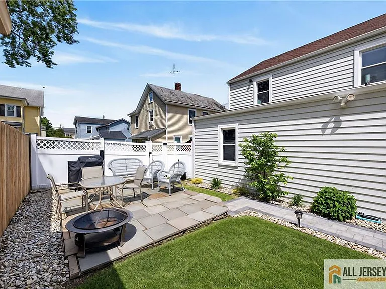 12 Capner St — Photo 31