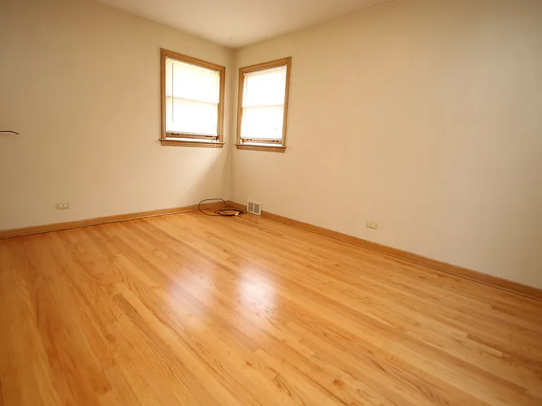 8214 W Wilson Ave — Photo 7