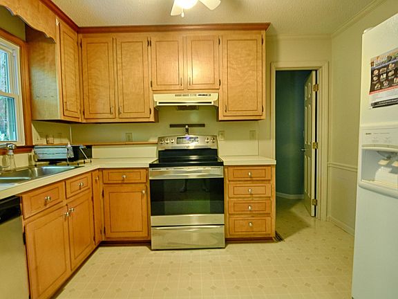 4th image of 3205 Stanford Dr