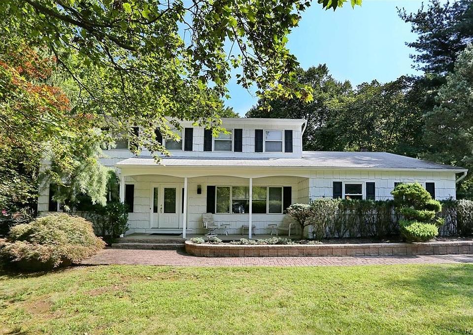 1st image of 12 Babbling Brook Ln