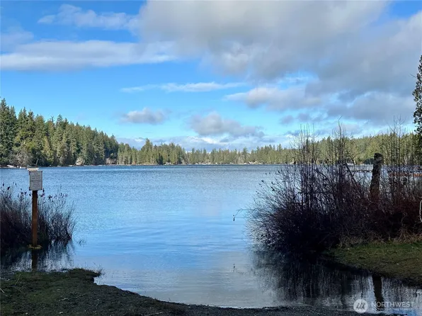 1401 E Trails End Drive, Belfair, WA 98528
