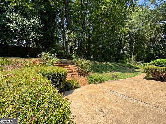 5th image of 601 Cherokee Rd