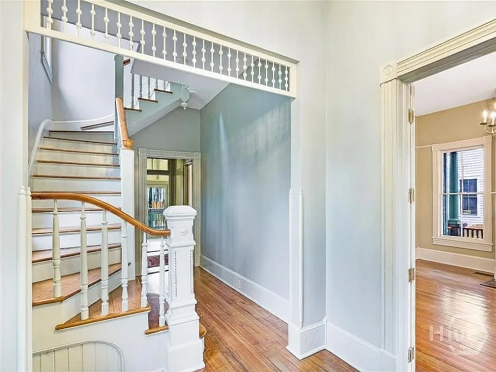 3 bed, 2.0 bath, 2030 sqft, $3,600 — Photo 3