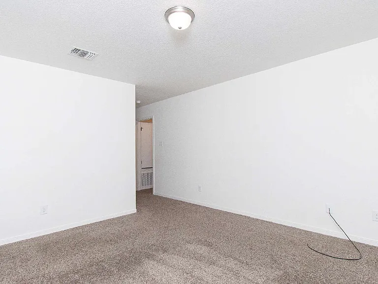 6705 University Village Way #B — Photo 14