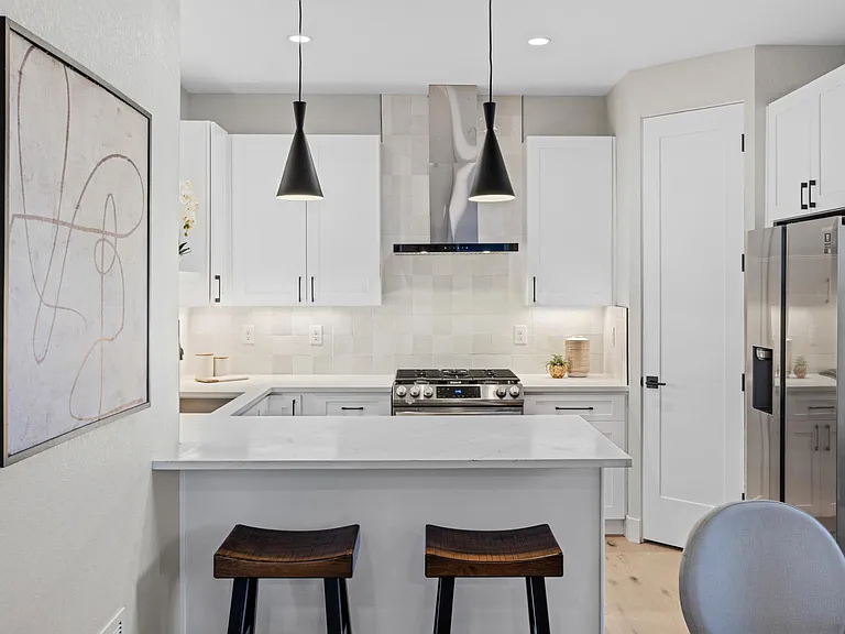 1476 Newton St — Photo 8