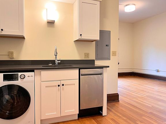 5th image of 330 Linwood Ave APT 203