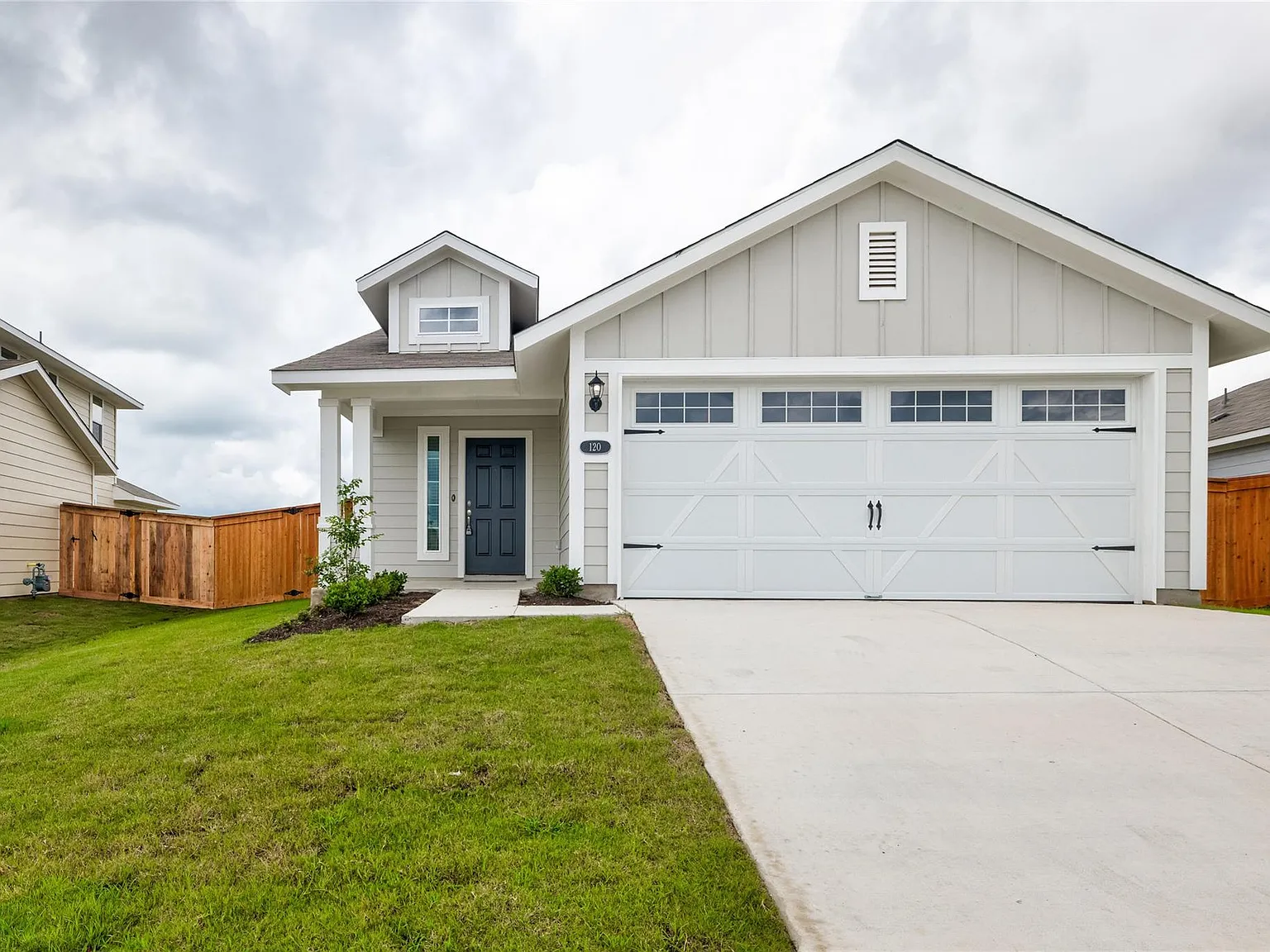 3 bed, 2.0 bath, 1500 sqft, $2,000 — Photo 2