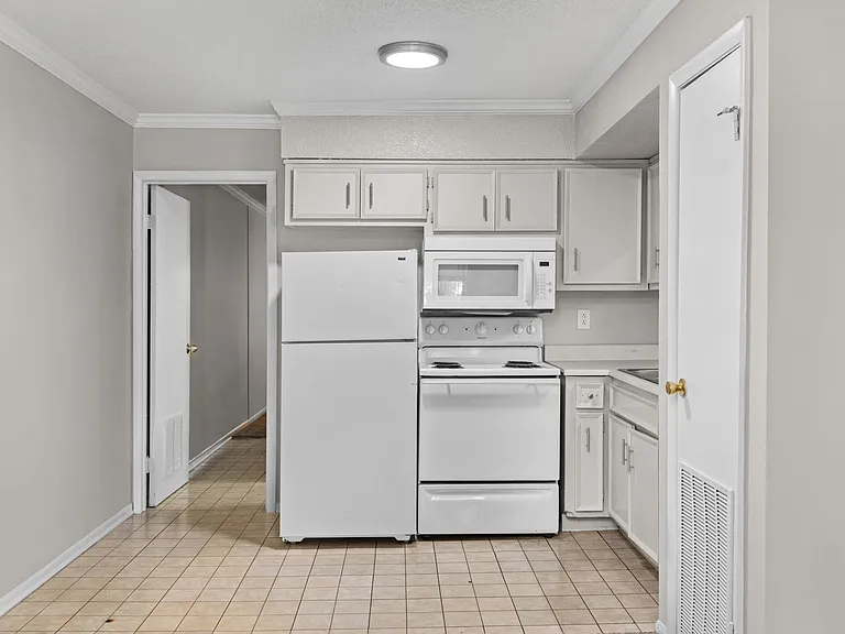 432 N Chestnut St #7 — Photo 6