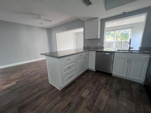 4th image of 2072 Los Lomas Dr