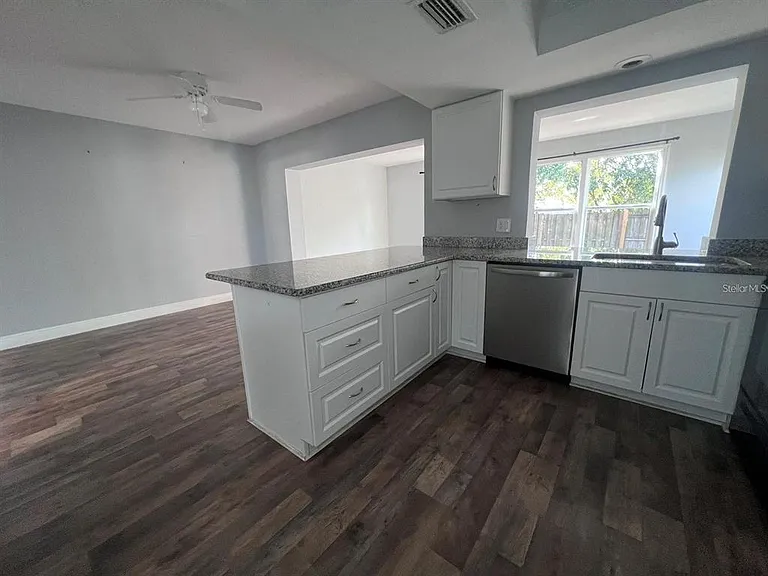2072 Los Lomas Dr — Photo 4