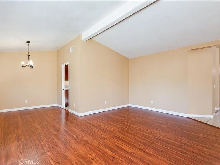 1044 Cogburn Ln — Photo 8