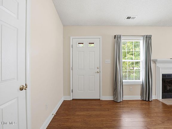 4th image of 209 Monterey Circle
