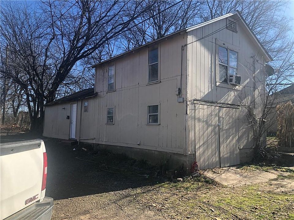 1st image of 109 S 13th St
