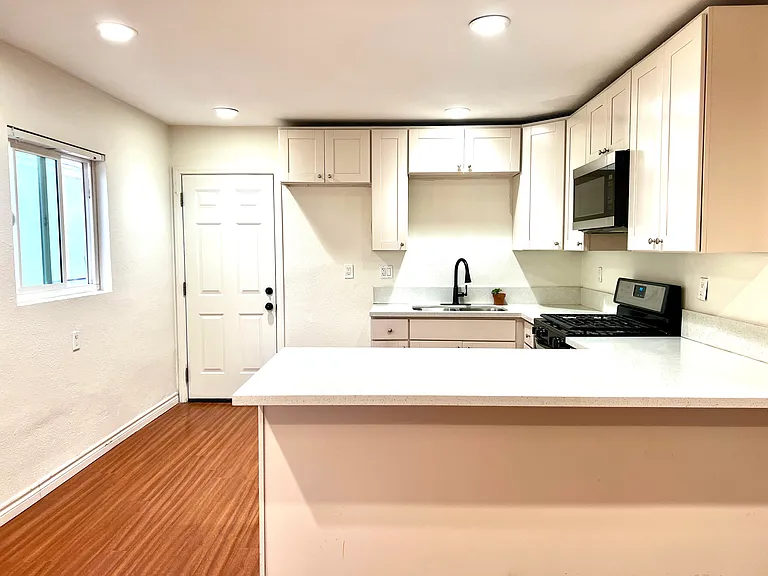1674 Sycamore Dr — Photo 1