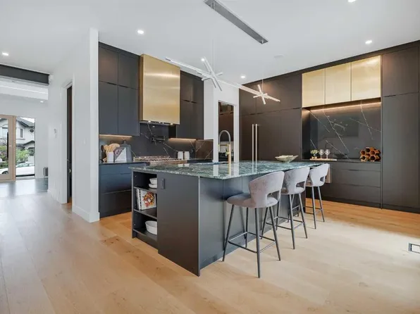 517 N 28th Ave NW, Calgary, AB T2M 2K9