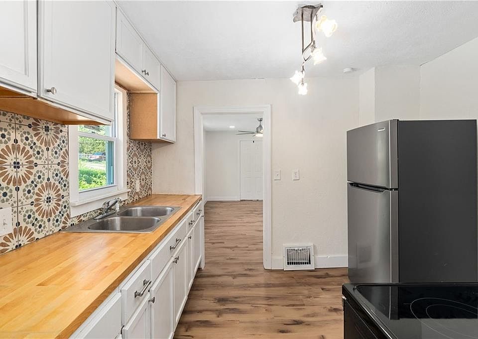 1st image of 3009 E 60th St