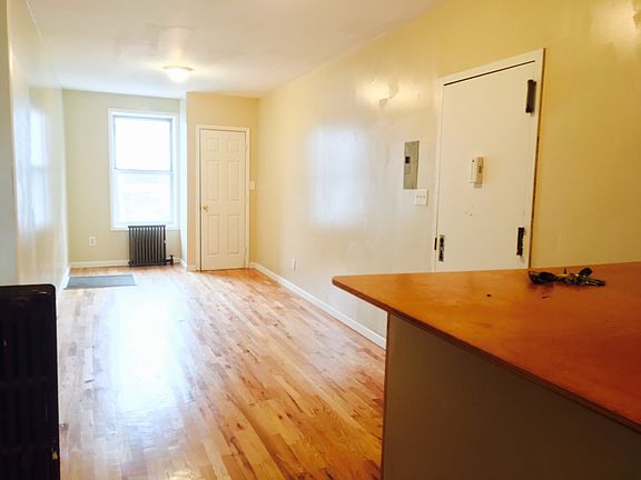 3rd image of 76 9th Ave W #1