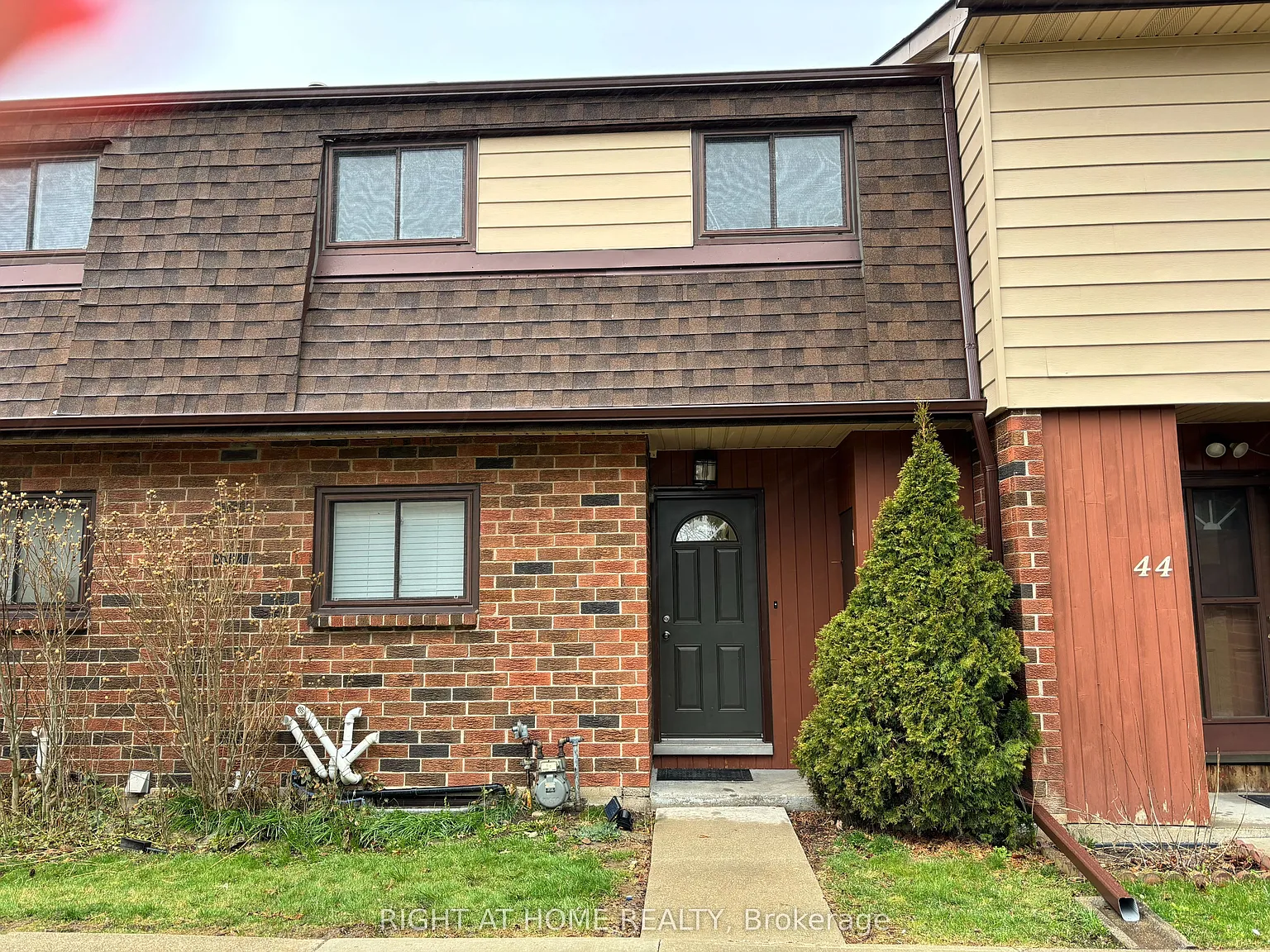 4 bed, $2,800 — Photo 1