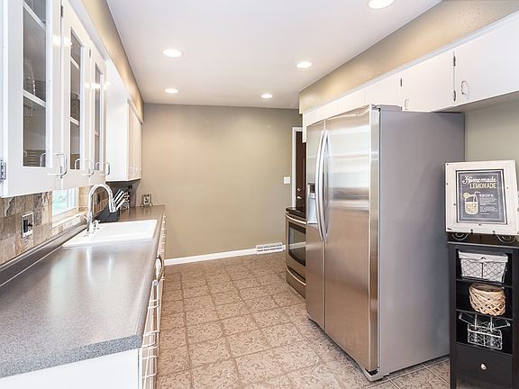 5th image of 3519 Bel Air Dr SE