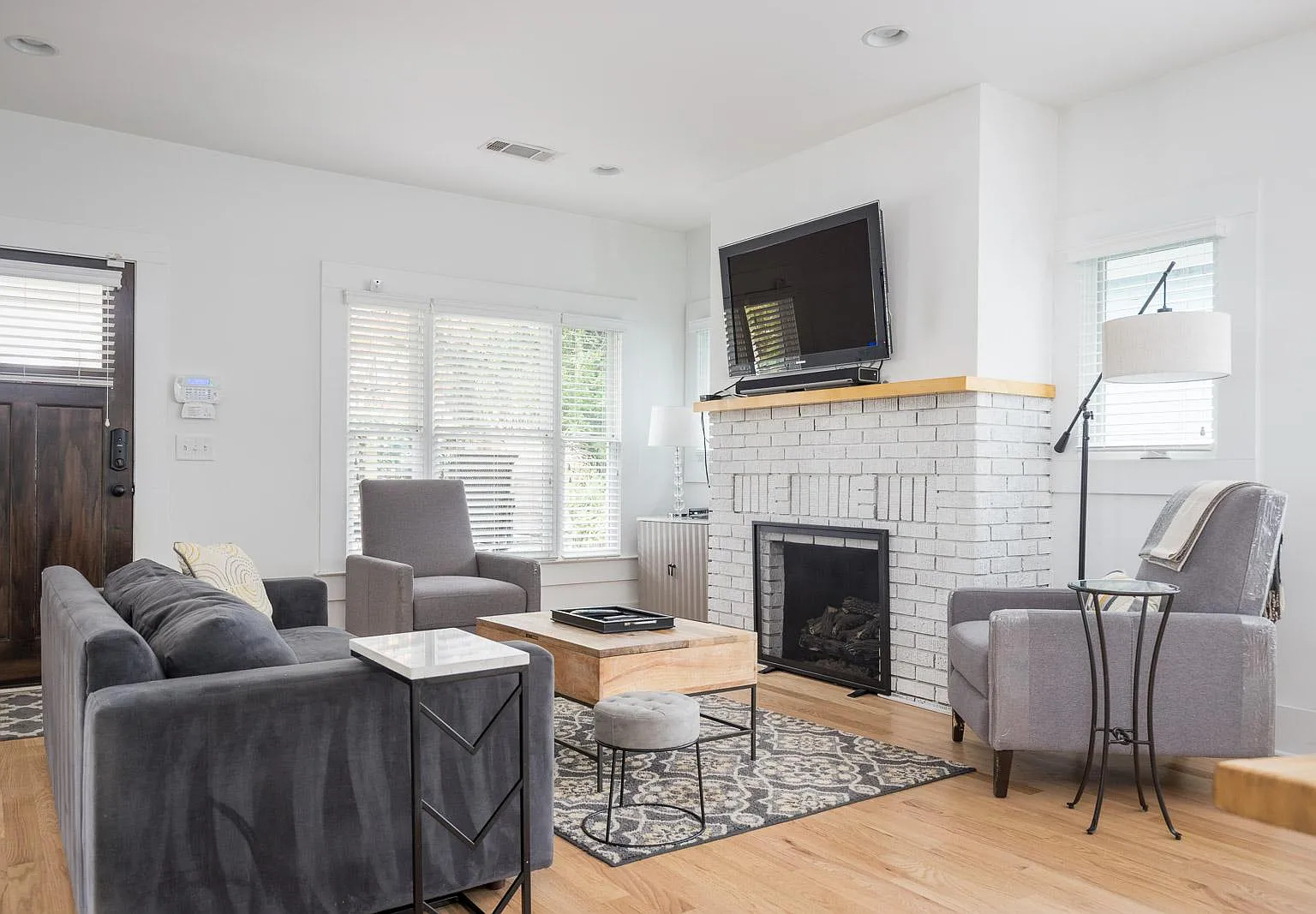 3 bed, 1500 sqft, $4,200 — Photo 3