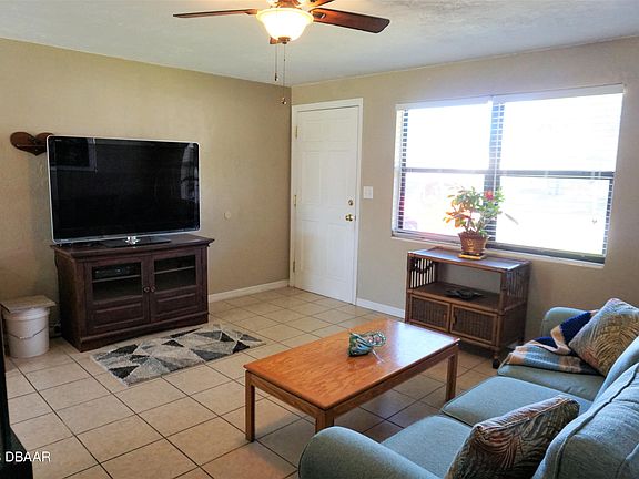 3rd image of 1428 Primrose Ln