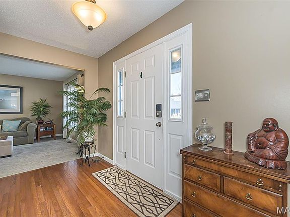 3rd image of 1961 Hedge Dr