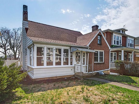 2nd image of 2611 Derry St