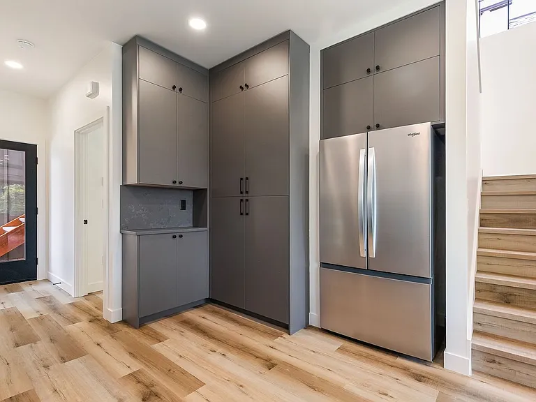 1615 Larrabee Ave — Photo 9